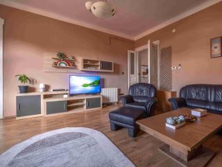 Pinnacle Apartment with balcony - Budapest - 9