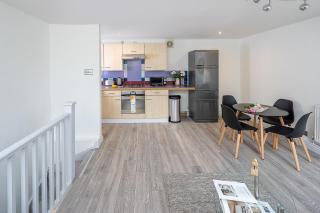 Modern 2-Bedroom Flat in Vibrant East London - London - 8