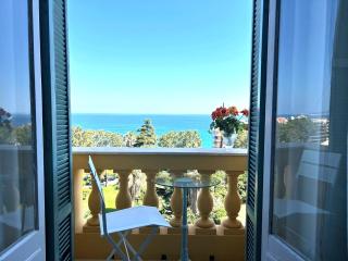 Superbe appartement de 100m2 face à la mer Dans un ancien palace - Menton - 0