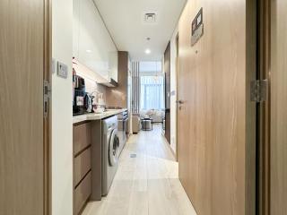 Trophy Modern Marvel Cozy Studio with Smart Features in Azizi Riviera - Dubai - 2