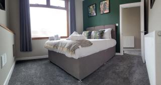 3 Doubles - Sleeps 8 - Ideal for Work Crews - 7