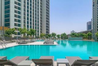 Burj Khalifa view with Grass Turf Balcony-Downtown by Tanami Holiday Homes - Dubai - 4