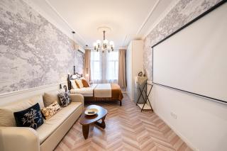 Shanghai Hills & Well-Time French Retro Suite near Bund and Line 2 East Nanjing Rd - 8