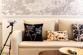 Shanghai Hills & Well-Time French Retro Suite near Bund and Line 2 East Nanjing Rd - 2