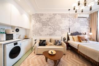 Shanghai Hills & Well-Time French Retro Suite near Bund and Line 2 East Nanjing Rd - 1