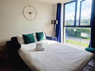 Westminster Luxury Liverpool Apartment with Free Parking - 3