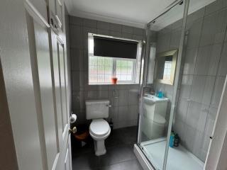 2 BR lovely flat - Cheam - 1