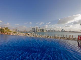 WelHome - Oceanfront Elegance 1BR Apt With Palm & Sea Views - Dubai - 0