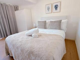 Comfy unit near Garden City Westfield Street Parking - Brisbane - 2