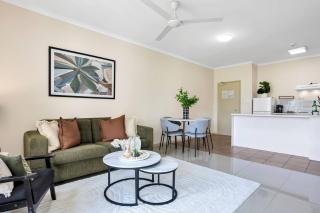 Luxury Retreat in Cairns with Pool - Cairns - 3