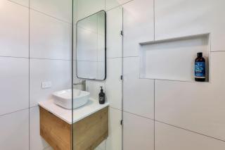 2 Bedroom Top Floor Parap Delight New to Market - 4