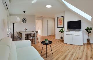 Greg's House Apartments - 5