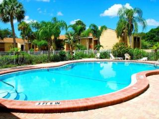 Cute Boho style condo,garden, heated pool - 9