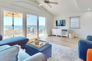Charming 3 bedroom Beach Front Cottage - 0