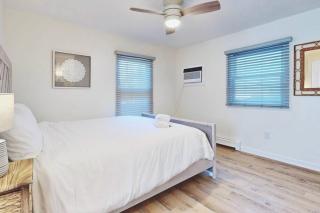Charming 3 bedroom Beach Front Cottage - 1