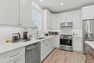 Steps From Beach & Boardwalk, Ocean Views with 5 Decks, 3 Cars - Seaside Heights - 6