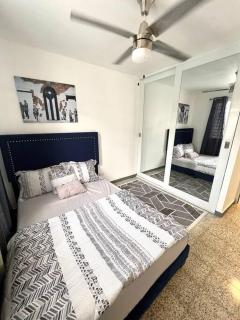 Stylish remodeled 3BR with yard near airport & beaches - Carolina - 7