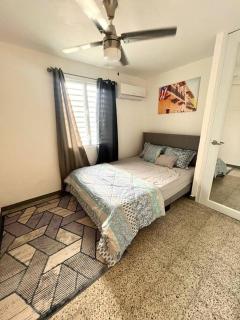 Stylish remodeled 3BR with yard near airport & beaches - 4
