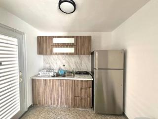 Stylish remodeled 3BR with yard near airport & beaches - Carolina - 2