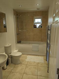 Peaceful Glastonbury Bungalow - Ideally Located - 9
