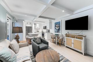Coastal Downtown Naples Condo - Walk to the Beach! - Naples - 5