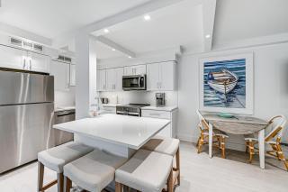 Coastal Downtown Naples Condo - Walk to the Beach! - Naples - 3