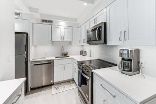 Coastal Downtown Naples Condo - Walk to the Beach! - Naples - 1