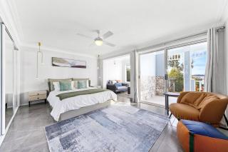 Luxury Waterfront Holiday Home - 7