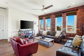 Corner View Broughton Penthouse with FREE Reserved Parking - Savannah - 2