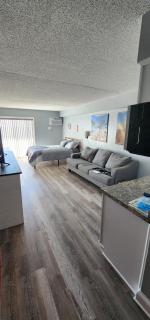 Updated Ocean Front Queen Suite- Sea Mist 20505 - Myrtle Beach - 0
