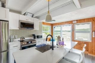 Spacious 3BR Sunset Island Beach House - 7