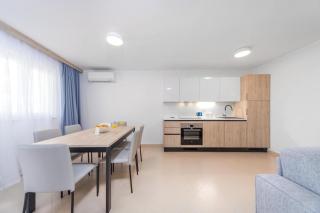 Garden Sunset Suite Apartment - 7