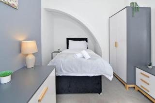Holt House - By Sigma Stays - Crewe - 4