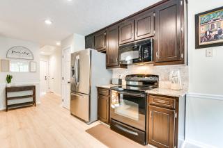 Game Room and Peaceful Deck Dacula Family Home - 6