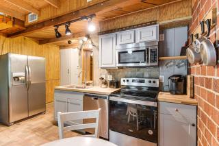 Riverfront Anglers Cabin in Fairhope with Deck! - Fairhope - 2