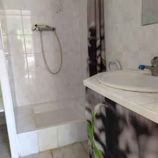 VAR Studio Rez de chaussée - bord mer et campagne - au calme loin du béton - 2