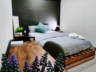 Upspot Kuching Waterfront Premium Hostel - Kuching - 0