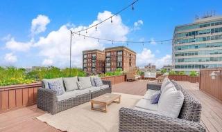 Sky Suite at 300 Drayton - Savannah - 3