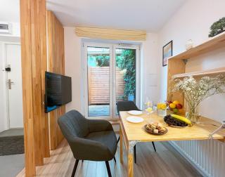 Fantastays - Sixteen - 1