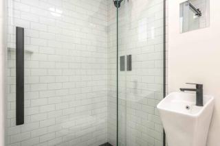 Large Family Home with Carriage House - 9