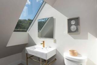 Large Family Home with Carriage House - 3