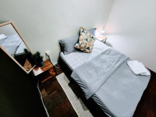 Upspot Kuching Waterfront Premium Hostel - Kuching - 7