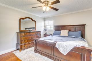 Inviting Jacksonville Home Less Than Half Mi to University - 2