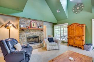 half Mi to Lake Texoma Home with Fire Pit and Grill! - Kingston - 8