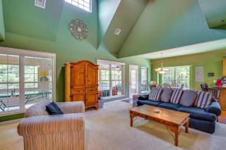 half Mi to Lake Texoma Home with Fire Pit and Grill! - Kingston - 5
