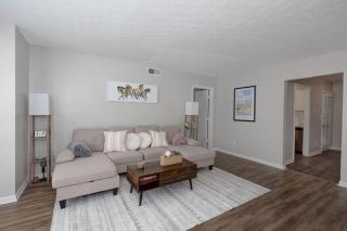 Classic Charm by the Park - Columbus - 9