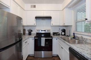 Classic Charm by the Park - Columbus - 8