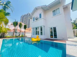 芭提雅中天海滩4卧室泳池别墅步行10分钟到海边 - 0