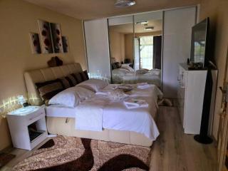 Riverside Forest Apartment - Chlʼaba - 3
