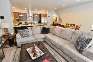 Silverpine Gem - Downtown - Walk to shops, restaurants, Payette Lake - WiFi - McCall - 9